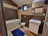 Horní koupelna s vanou, apt. 2 - Nové Mitrovice - Nechanice