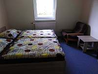 Dvoulůžkový pokoj - manželská postel - ubytování Hracholusky nade Mží