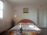 Manželská postel 160/200 - apartmán k pronájmu Horní Ves u Mariánských Lázní