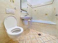 Koupelna s vanou a WC - Chrást u Plzně