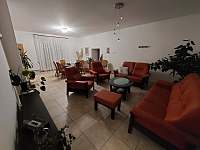 Obývací pokoj s jídelnou - chalupa ubytování Chrást u Plzně