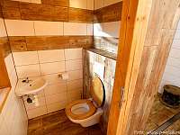 toaleta na Sauně - samostatná, oddělená - chalupa k pronájmu Trhanov - Pila