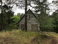 chata zezadu - k pronájmu Čerňovice