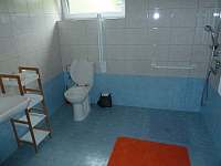 Bezbariérová koupelna u sedmilůžkového pokoje - Krsy