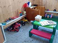 Hrací koutek pro děti v dřevěné přístavbě - Krsy
