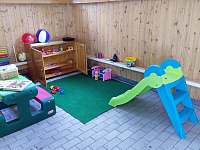 Hrací koutek pro děti v dřevěné přístavbě - Krsy
