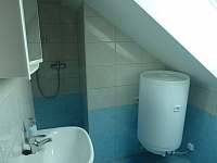 Koupelna v podkroví u dvoulůžkového pokoje - Krsy